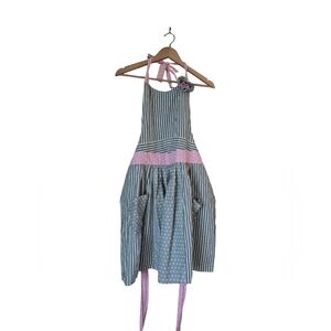 SUR LA TABLE Full Apron RETRO PINK GRAY Party Festive Crochet Flower 50’s Look